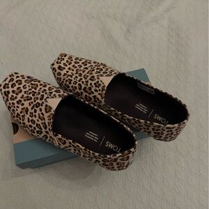 TOMS Women's Leopard Print Flats